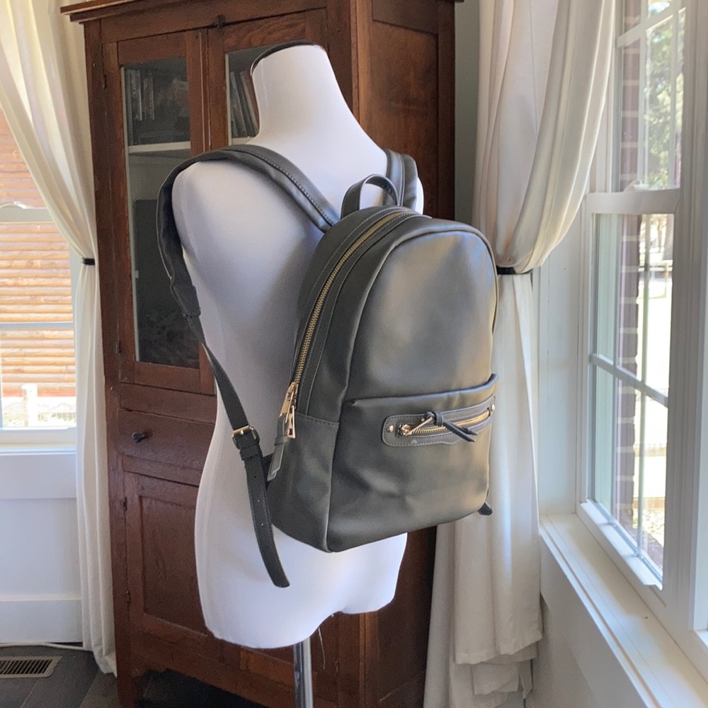 Kaari Blue Gray Backpack